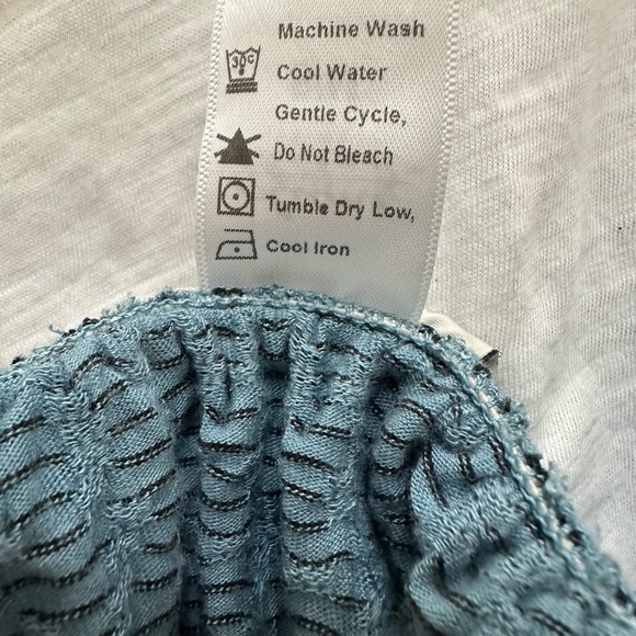 PLUME & THREAD WOMEN’S TOP, SHORT SLEEVES, SIZE SMALL, “LIKE NEW” - Picture 5 of 5